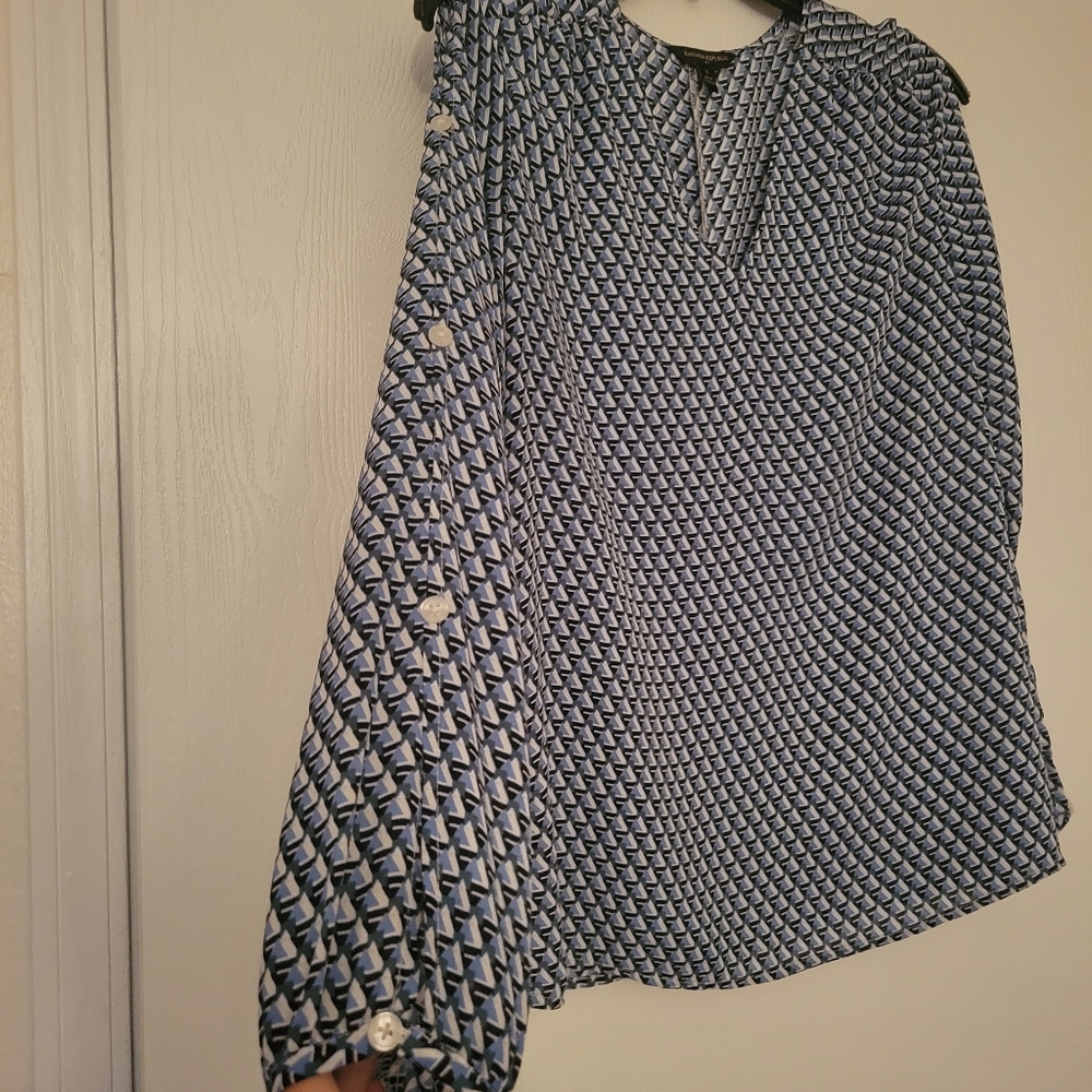 Cold shoulder vneck blouse - Picture 3 of 4